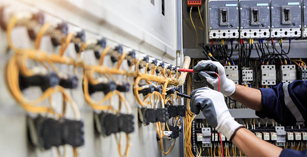 Professional Electrician technician working in Warrenton, MO